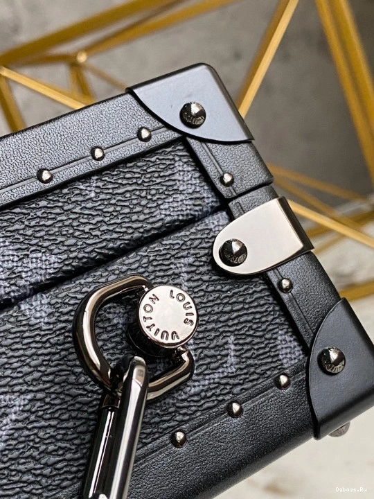 VUITTON CHANELUTCH LOUIS BOX 0121